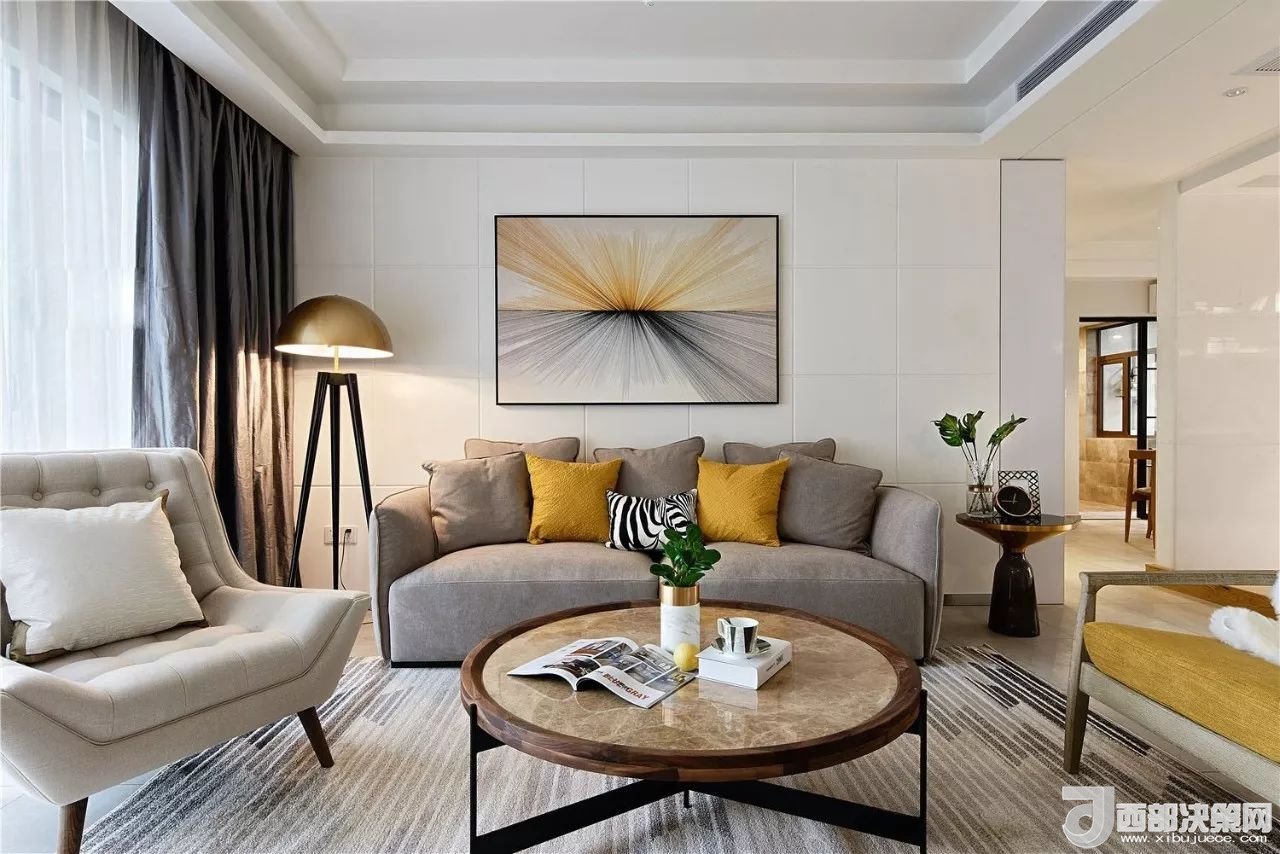 沙發(fā)背景墻選對裝飾畫，才能美了整個客廳空間！