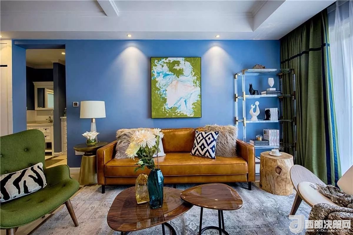 沙發(fā)背景墻選對裝飾畫，才能美了整個客廳空間！