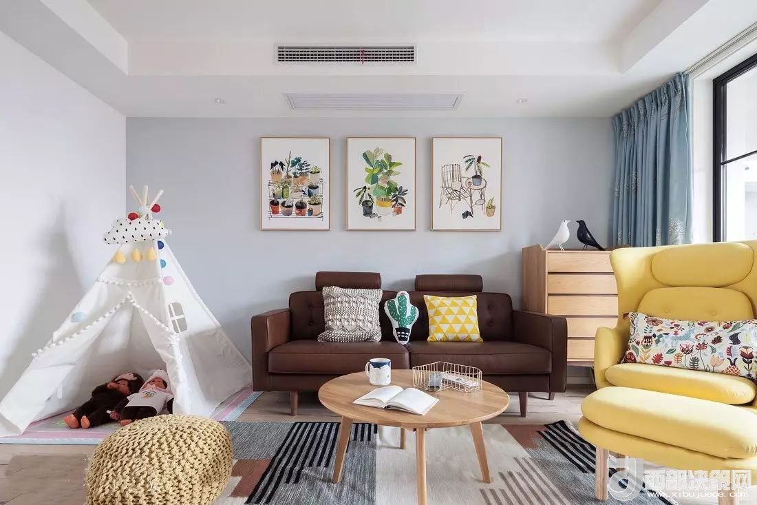 沙發(fā)背景墻選對裝飾畫，才能美了整個客廳空間！