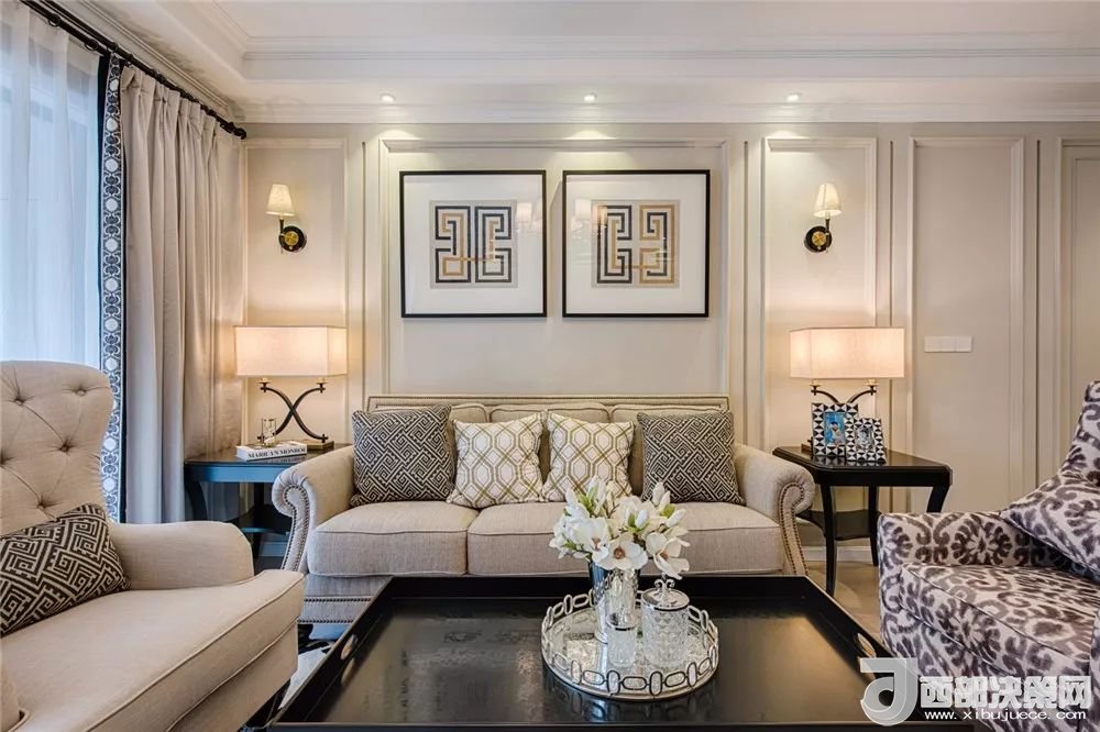 沙發(fā)背景墻選對裝飾畫，才能美了整個客廳空間！