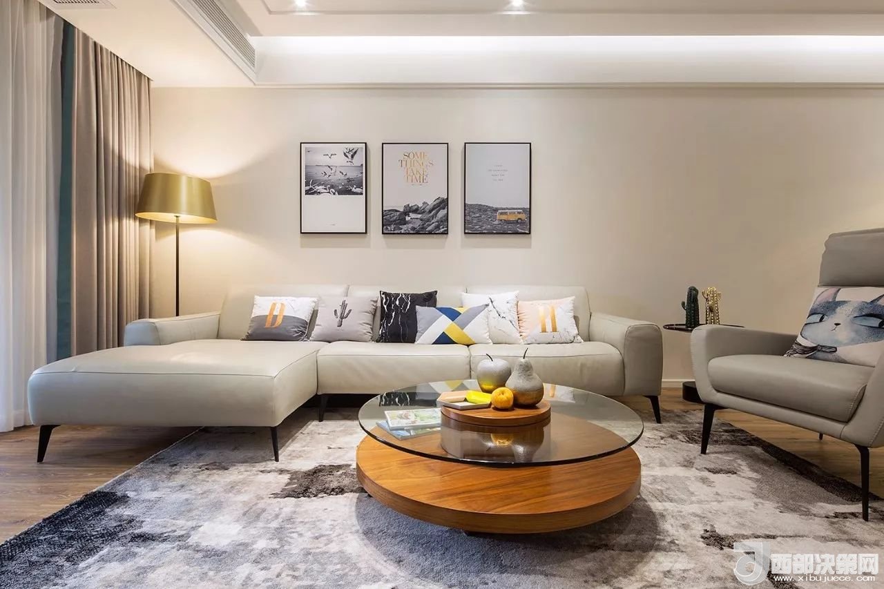 沙發(fā)背景墻選對裝飾畫，才能美了整個客廳空間！