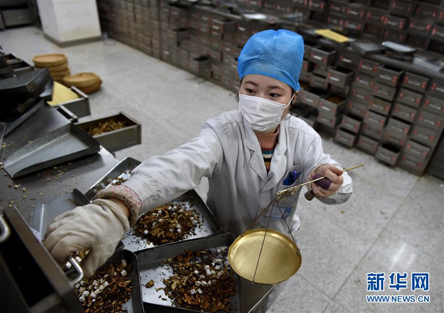 （聚焦疫情防控·圖文互動）（14）分秒必爭！一切為了治病救人——中國抗疫生命至上的生動實(shí)踐