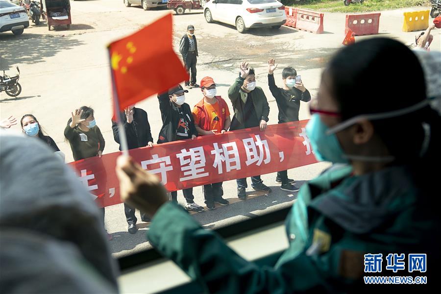 （聚焦疫情防控·圖文互動）（1）分秒必爭！一切為了治病救人——中國抗疫生命至上的生動實(shí)踐