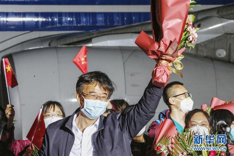 （聚焦疫情防控·圖文互動）（9）分秒必爭！一切為了治病救人——中國抗疫生命至上的生動實(shí)踐