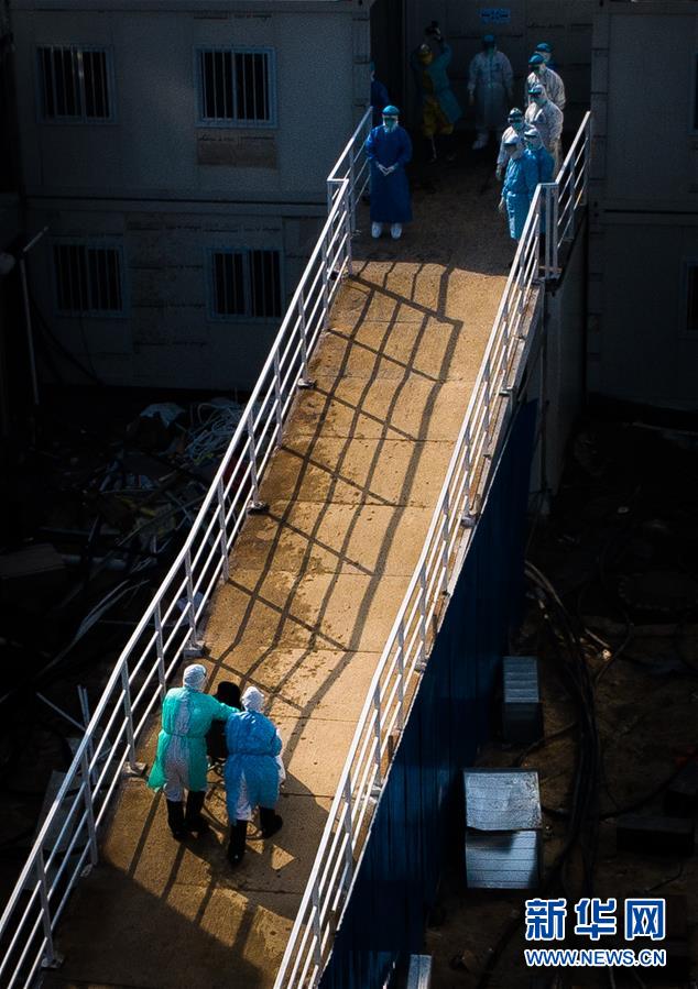 （聚焦疫情防控·圖文互動）（10）分秒必爭！一切為了治病救人——中國抗疫生命至上的生動實(shí)踐