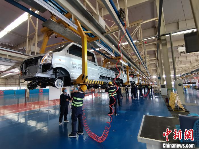 4月初，成功汽車(chē)全面復(fù)工復(fù)產(chǎn)。尤其是隨著疫情得到控制，該公司的生產(chǎn)力度也不斷加大?！「唢w 攝