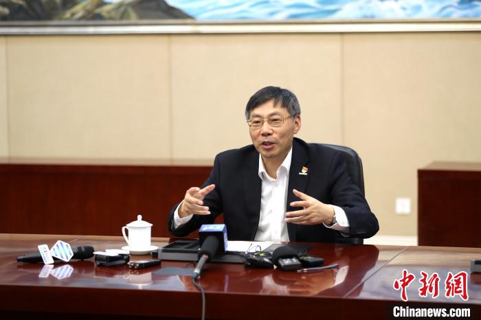 近日，全國人大代表、浪潮集團董事長兼CEO孫丕恕接受媒體采訪。浪潮集圖供圖