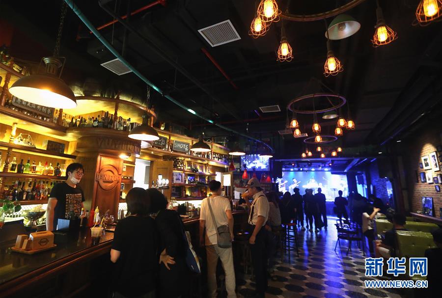 (社會)(1)上海:助推“夜經(jīng)濟(jì)” 綻放新活力