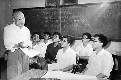 舍我其誰報國志，碧血丹心愛國情