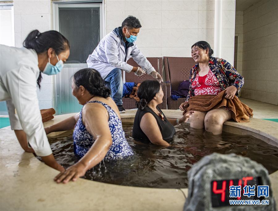 （新華全媒頭條·走向我們的小康生活·圖文互動(dòng)）（10）扎西德勒，我們的新家園——西藏易地扶貧搬遷搬出幸福美好新生活