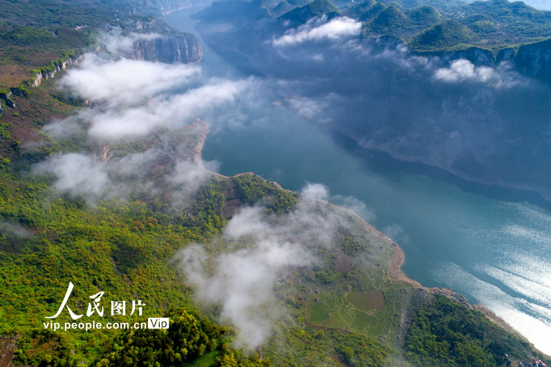 2022年4月3日拍攝的貴州省黔西市新仁苗族鄉(xiāng)境內(nèi)的烏江一級支流六沖河。